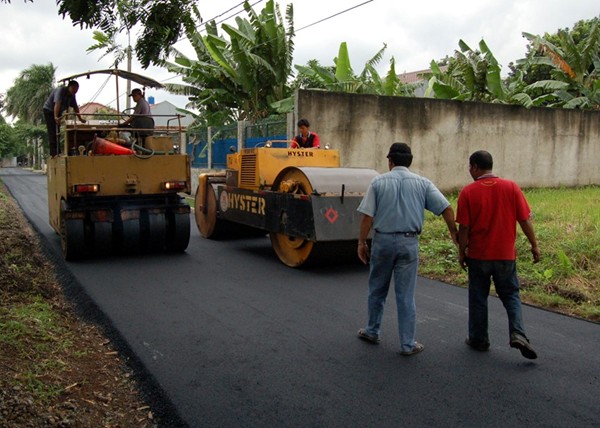 Komisi III DPRD Lamteng Minta Pemkab Ngutang untuk Perbaikan Jalan Kampung