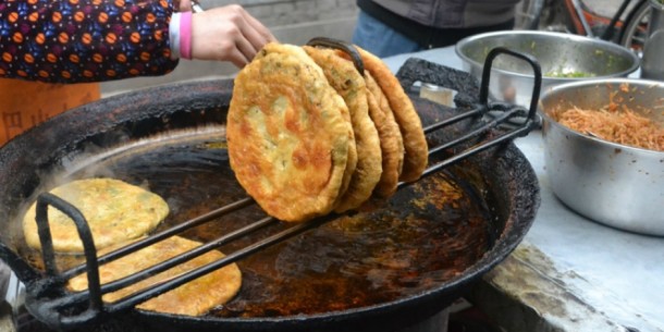 Gawat, Gorengan Kaki Lima di China Ini Minyaknya dari Selokan