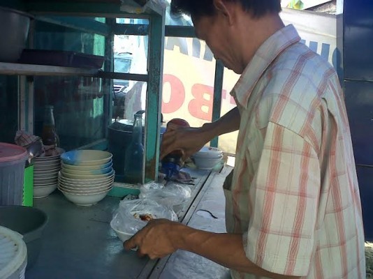Nikmatnya Bubur Ayam Cirebon di Jalan Ki Maja Way Halim