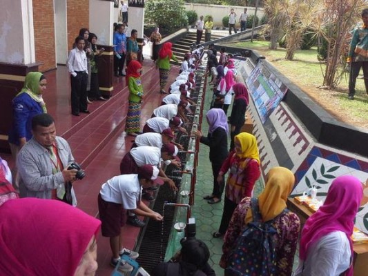 Ratusan siswa SD di Bandar Lampung meriahkan peringatan Hari Cuci Tangan Pakai Sabun Sedunia | WIdya/jejamo.com