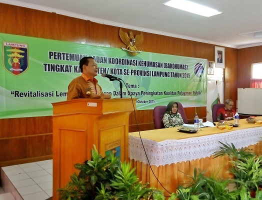Kadiskominfo Sumarju Saeni membuka pertemuan Badan Koordinasi Kehumasan Lampung, Jumat 30/10/ 2015. | Widya/Jejamo.com 