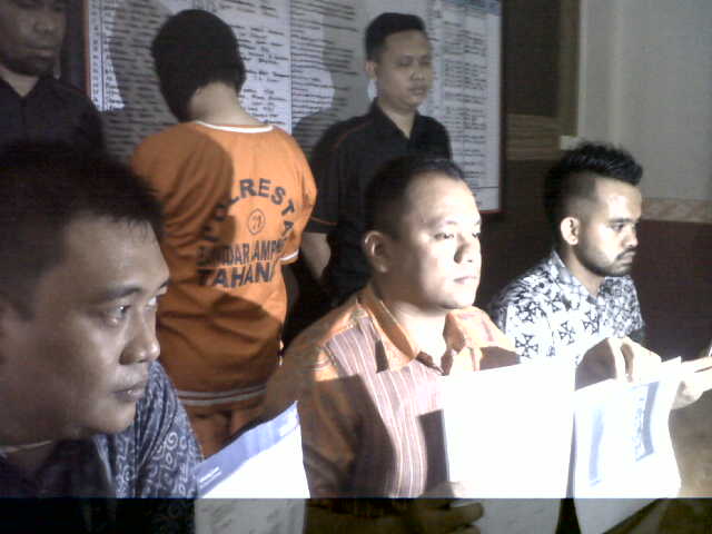 Polresta Lampung ekspose pelaku penipuan dengan modus menelpon para korban untuk meminta bantuan, Jumat, 30/10/2015.| Andi/Jejamo.com