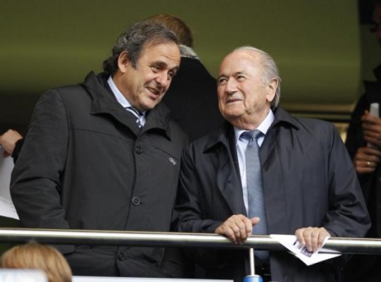 Sanksi Bagi Sepp Blatter dan Michel Platini Tinggal Menunggu Waktu