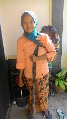 Khomariah, penjual jamu di Bandar Lampung. Salah seorang anaknya meniti karier sebagai PNS di Kementerian Kesehatan. | Dzakiah Azizah Luthfiyana/Jejamo.com