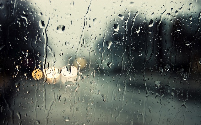 Bandar Lampung Diguyur Hujan Disertai Halilintar