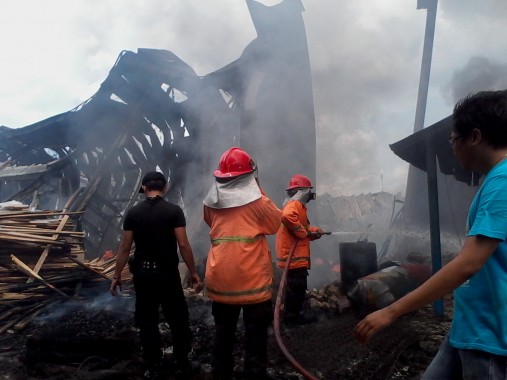 PT Bintang Bukit Barisan ‘Membara’, Butuh 2 Jam dan 4 Damkar untuk Jinakkan Api