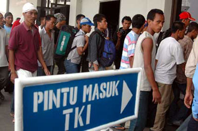 Merasa Ditipu, Puluhan Calon TKI Lampung Timur Laporkan Penyalur ke Polisi
