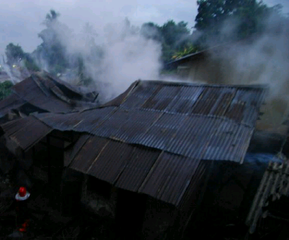 Breaking News: Kebakaran Hanguskan Dua Rumah di Bandar Lampung