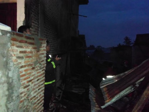Puing puing rumah terbakar di Jalan P Emir Nur Bandar Lampung | Andi/jejamo.com