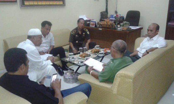 Polres Lampung Tengah menggelar pertemuan untuk membahas aliran-aliran yang diduga menyimpang dari ajaran Islam, Senin, 11/1/2016 | Adrian/jejamo.com