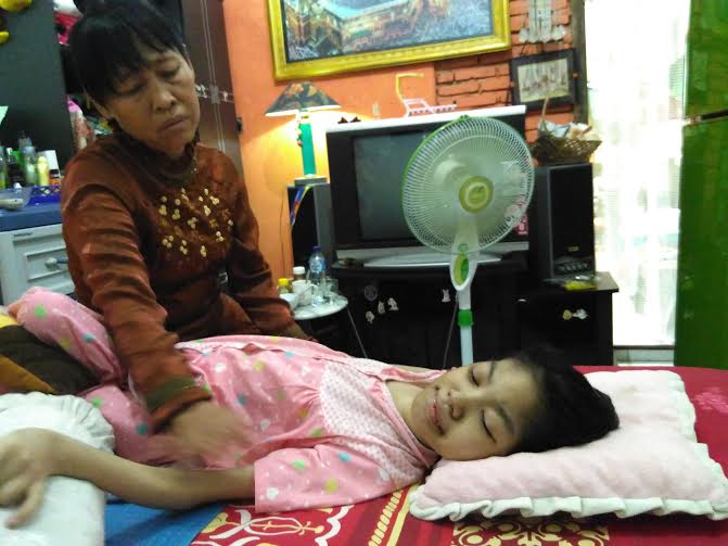 Perjuangan Seorang Ibu di Lampung Utara Rawat Anak Lumpuh Selama 20 Tahun