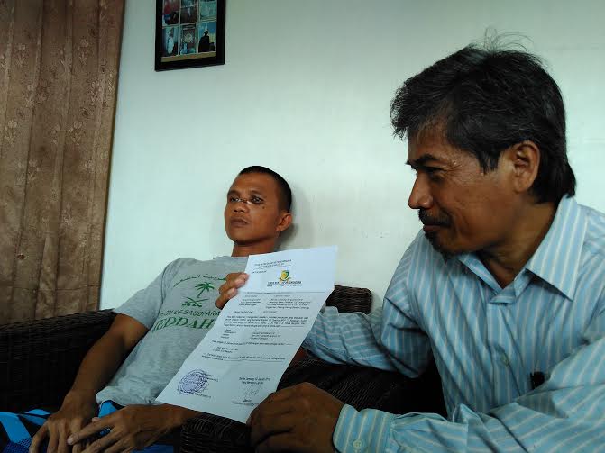 Lukman Hakim (kiri) korban penganiayaan yang diduga dilakukan oleh oknum anggota TNI AD | Andi/jejamo.com