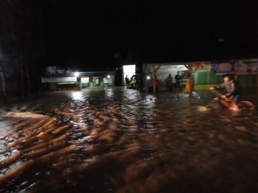 Breaking News: Hujan Deras Selama 4 Jam, Sejumlah Lokasi di Pringsewu Terendam Banjir