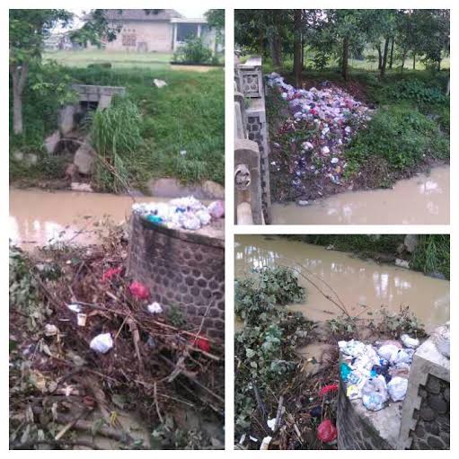 Tumpukan sampah di jembatan jalan AR. Prawiranegara, Metro Pusat. | Tyas Pambudi/Jejamo.com