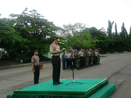 Kapolda Lampung memberikan arahan dalam Upacara Gelar Pasukan TNI dan Polri pengamanan kunjungan Presiden dan Wapres |Sugiono/jejamo.com 