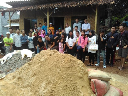 Komunitas Lampung Mari Peduli Bantu Material Bangunan Majelis Manaqib
