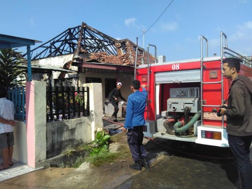 Gudang Buku Terbakar di Bandar Lampung Milik Keluarga Pembalap Rio Haryanto