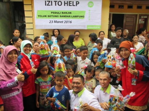 PKPU-IZI Lampung Salurkan 200 Paket Alat Tulis di Daerah Banjir