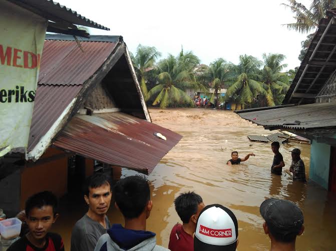 Breaking News: Kali Belau Meluap, Ratusan Rumah di Telukbetung Bandar Lampung Terendam