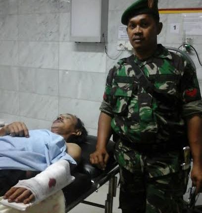 Halim, korban pembegalan sedang dirawat di Rumah Sakit Imanuel Bandar Lampung didampingi Babinsa Campang Raya Koptu Andreswan. | Andi/Jejamo.com