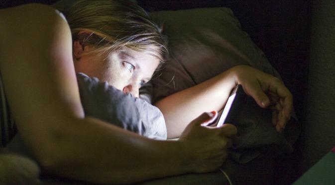 Hati-hati, Tidur Dekat Smartphone Bisa Sebabkan Kanker