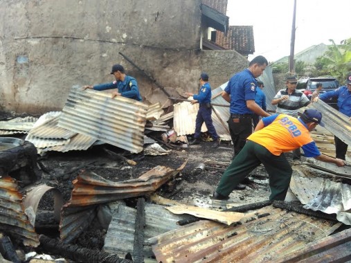 Padamkan Kebakaran di Pabrik Sukarame, BPBD Kirim 30 Personil