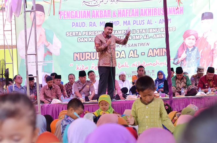 Bupati Lampung Utara H Agung Ilmu Mangkunegara menghadiri pengajian di Pondok Pesantren (Ponpes) Nurul Huda Al-Amin Kecamatan Abung Surakarta, Senin, 16/5/2016 | Lia/jejamo.com