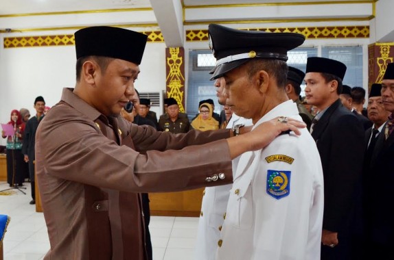 Bupati Lampung Utara Agung Ilmu Mangkunegara melantik 96 pejabat eselon II, III, dan IV di Aula Tapis Pemkab setempat, Jumat, 27/5/2016. | Lia/Jejamo.com