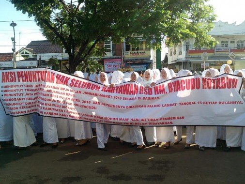 BREAKING NEWS: Dokter dan Perawat Rumah Sakit Ryacudu Kotabumi Demo