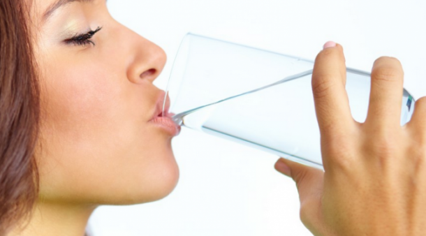 Bagi Anda yang Sedang Diet, Banyak Minum Air Putih Sangat Penting