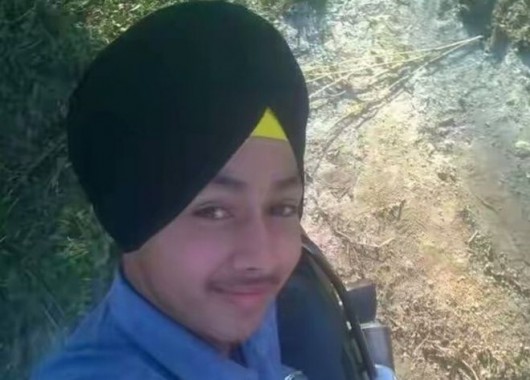 Dor!!! Pistol Untuk Selfie yang Dipakai Remaja India Ini Tiba-tiba Meledak