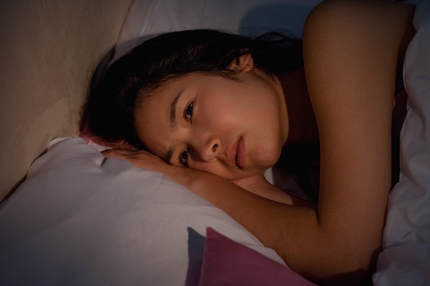 Inilah Fakta Ilmiah Kenapa Kita Susah Tidur Nyenyak di Kasur Orang Lain