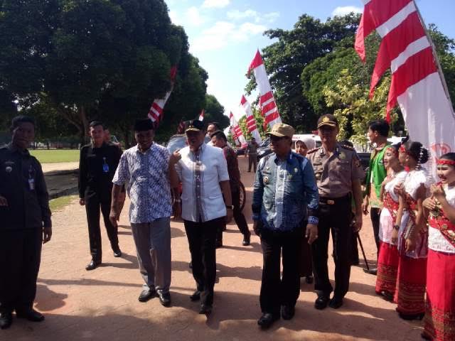  Wakil Gubernur Lampung saat hendak meninjau lokasi lomba UKS bersama tim penilai dari pusat. | Raeza/Jejamo.com