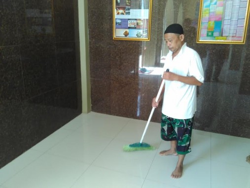 Muhammad Pungut, marbot Masjid Al Karomah, Kelurahan Tanjungagung Raya, Kedamaian, Bandar Lampung. | Andi Apriyadi/Jejamo.com