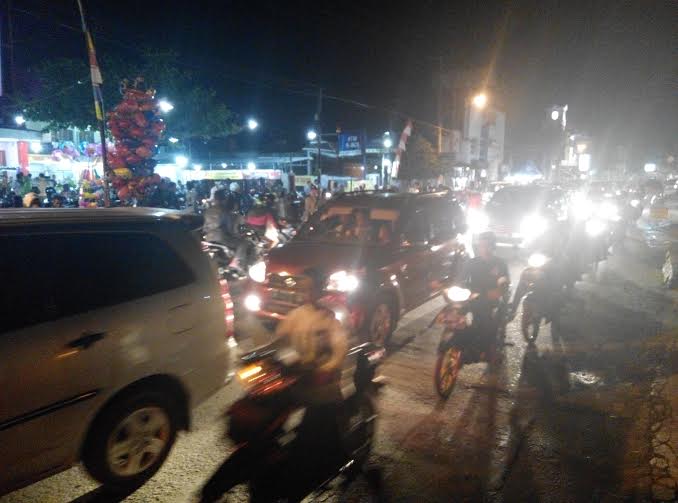 Malam Takbiran, Jalan Raya Metro Pusat Depan PB Swalayan Macet Parah 4 Kilometer