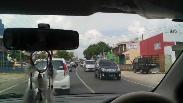 Jalan Lintas Tengah Sumatera di Lampung Utara Minggu pagi ini, 10/7/2016, terpantau lancar. | Prika/Jejamo.com