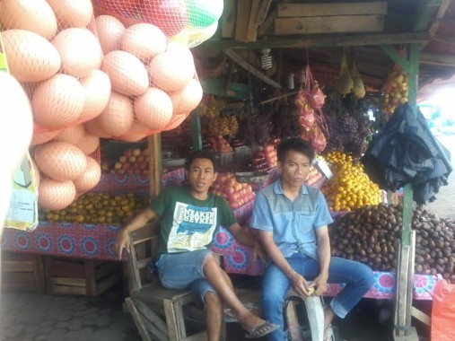 Pedagang Buah di Kotabumi Lampung Utara Mengeluh Penjualan Sepi