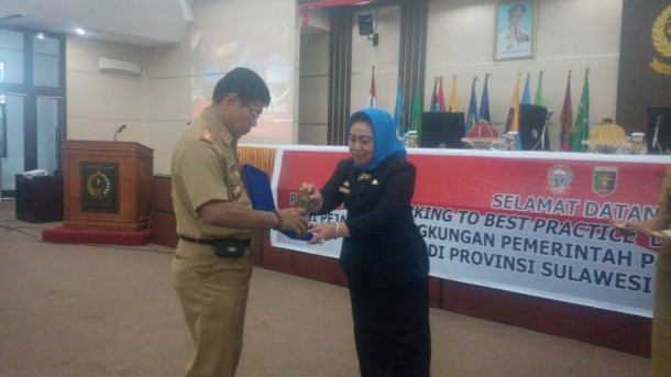 Kepala Badan Diklat Provinsi Lampung Adriyana Umar (kanan) | ist