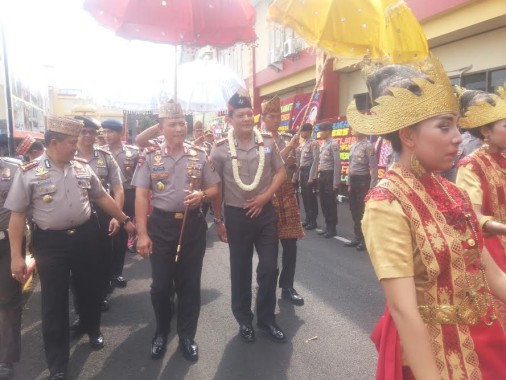 Tiba di Polda Lampung, Krishna Murti Disambut Tarian Adat