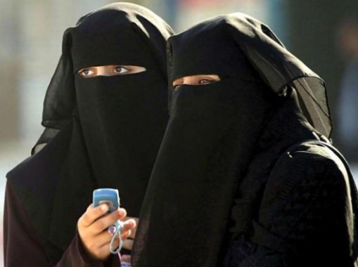 Demi Keamanan, ISIS Kini Larang Wanita Kenakan Burka