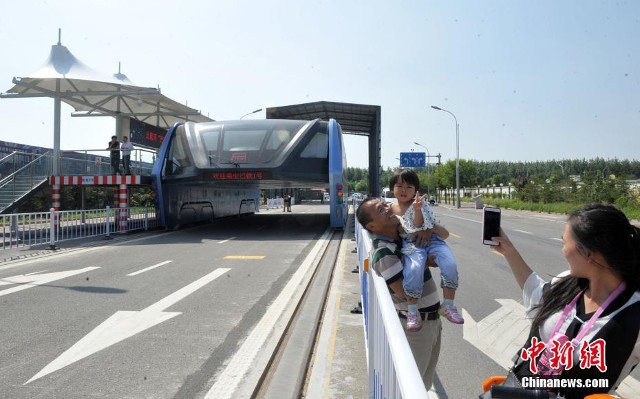 Dianggap Proyek Gagal, Bus Ngangkang China Terus Lakukan Pengujian