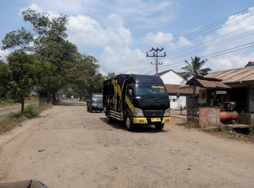 Warga 3 Kecamatan di Lamtim Keluhkan Jalan Provinsi yang Rusak dan Tak Pernah Diperbaiki