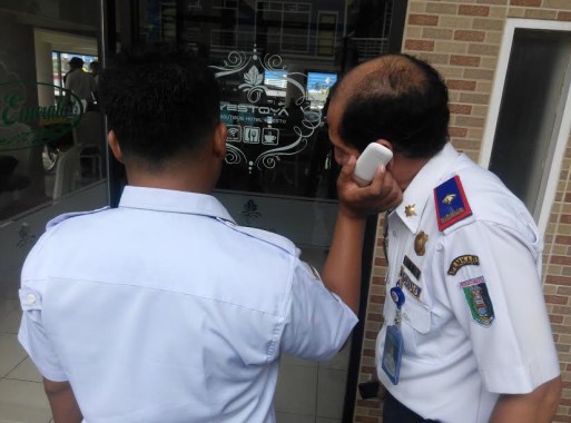 Pejabat di Lampung Timur Ini Menelepon dengan Ponsel Dipegang Ajudannya, Hmm Kenapa Ya?