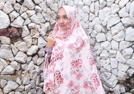 Selebgram HaanHani Jadi Tutor Beauty Class Putri Hijab Lampung