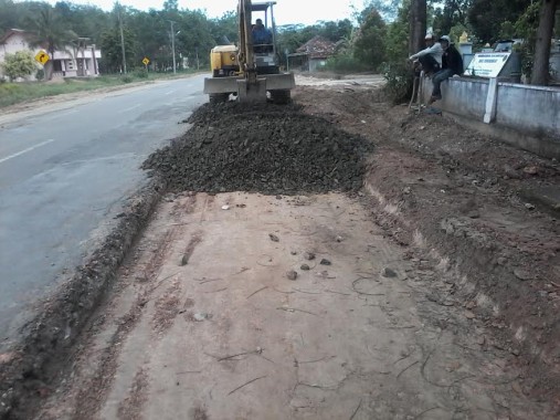 Pengerjaan Proyek Pelebaran Jalan Provinsi di Tulang Bawang Barat Ini Tak Pasang Plang