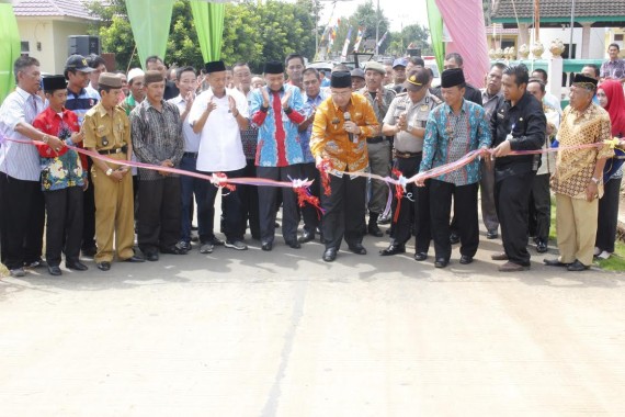 Bupati Lampung Utara Agung Ilmu Hadiri Peresmian Jalan