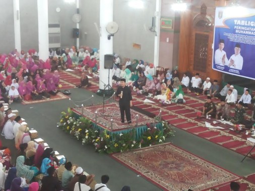 Gubernur Lampung M Ridho Ficardo memberikan sambutan pada acara Tabligh Akbar peringatan Maulid Nabi Muhammad SAW di Masjid Al-Furqon, Bandar Lampung, Rabu siang,  28/12/2016 | ist