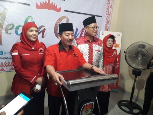 PILGUB LAMPUNG: Diiringi Selawat Nabi, Herman HN-Sutono Daftar ke KPU Lampung