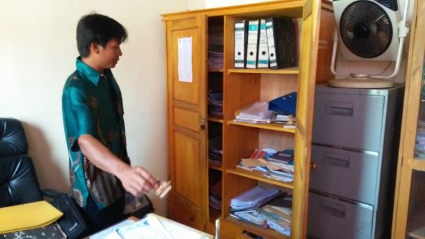 Canangkan Gerakan Literasi, Parosil Mabsus Bagikan Buku Gratis di Lampung Barat