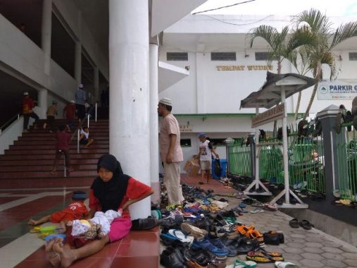 Kapolda Lampung dan Bupati Mesuji Musnahkan 70 Senpi Rakitan